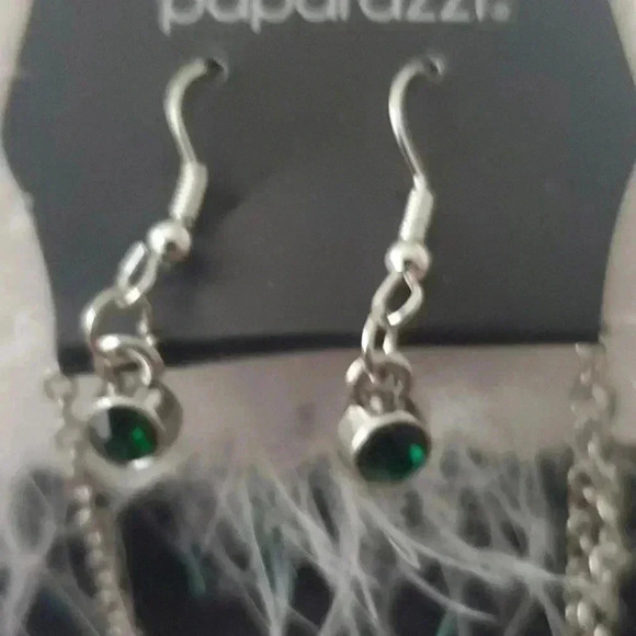 Paparazzi necklace and earring set - Picture 4 of 5
